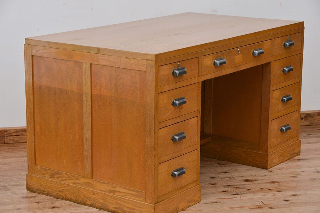 レトロ家具　昭和レトロ　1960年頃タモ材の大きな両袖机(カウンターテーブル、作業台)
