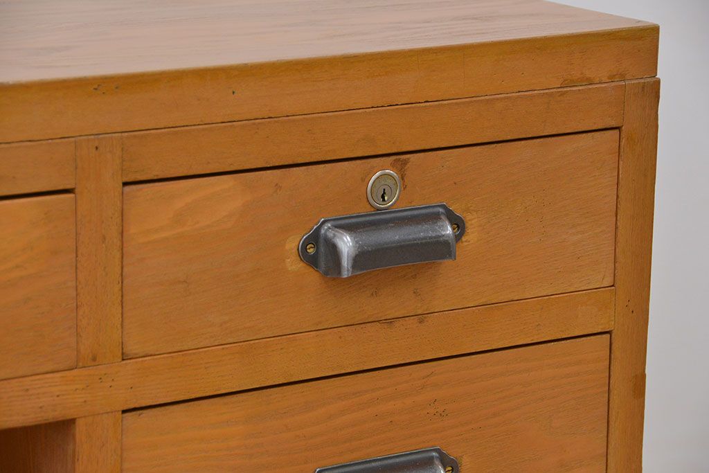 レトロ家具　昭和レトロ　1960年頃タモ材の大きな両袖机(カウンターテーブル、作業台)