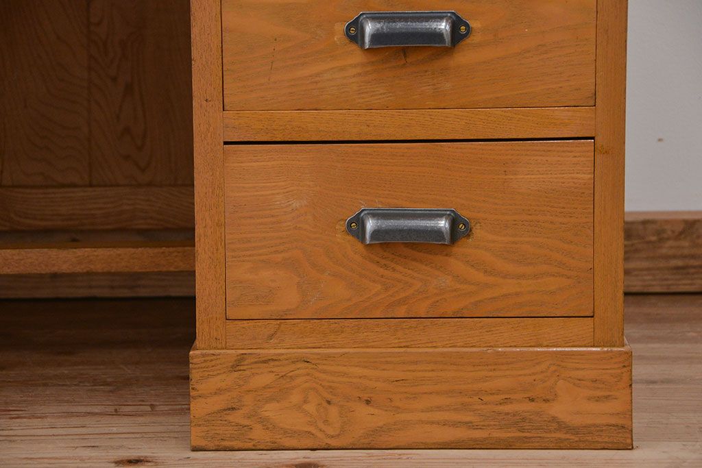 レトロ家具　昭和レトロ　1960年頃タモ材の大きな両袖机(カウンターテーブル、作業台)