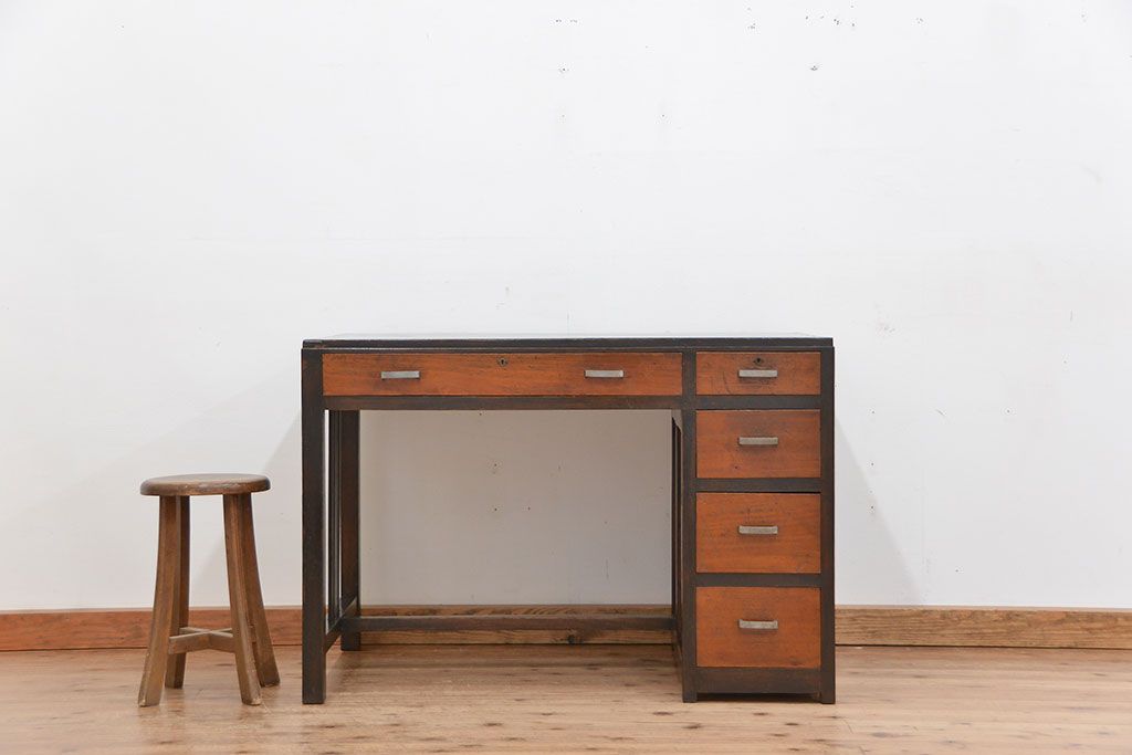 レトロ家具　昭和レトロ　レトロな使い込まれた片袖机(テーブル、作業台)