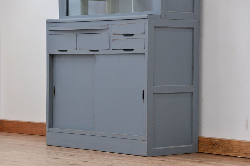 レトロ家具　☆昭和レトロ　アンティークペイント仕上げ作業台付き二段重ね食器棚(収納棚)