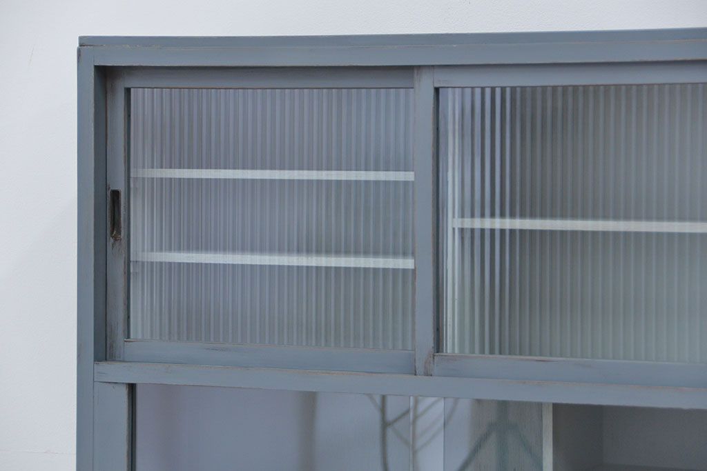 レトロ家具　☆昭和レトロ　アンティークペイント仕上げ作業台付き二段重ね食器棚(収納棚)