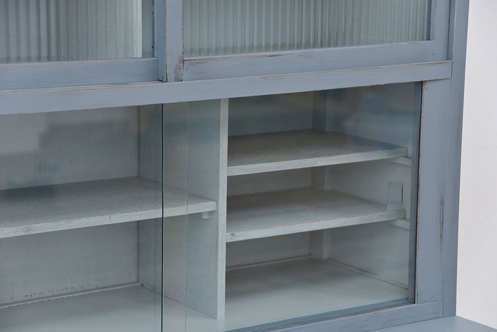 レトロ家具　☆昭和レトロ　アンティークペイント仕上げ作業台付き二段重ね食器棚(収納棚)