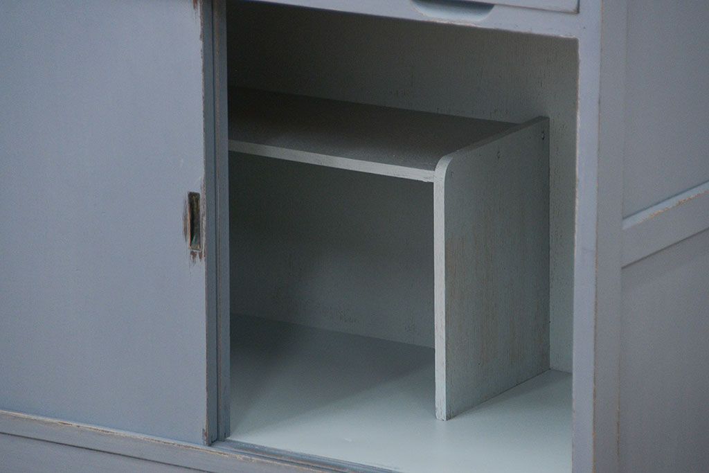 レトロ家具　☆昭和レトロ　アンティークペイント仕上げ作業台付き二段重ね食器棚(収納棚)