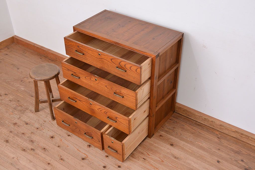 レトロ家具　昭和レトロ　前面欅材の小振りなチェスト(タンス)
