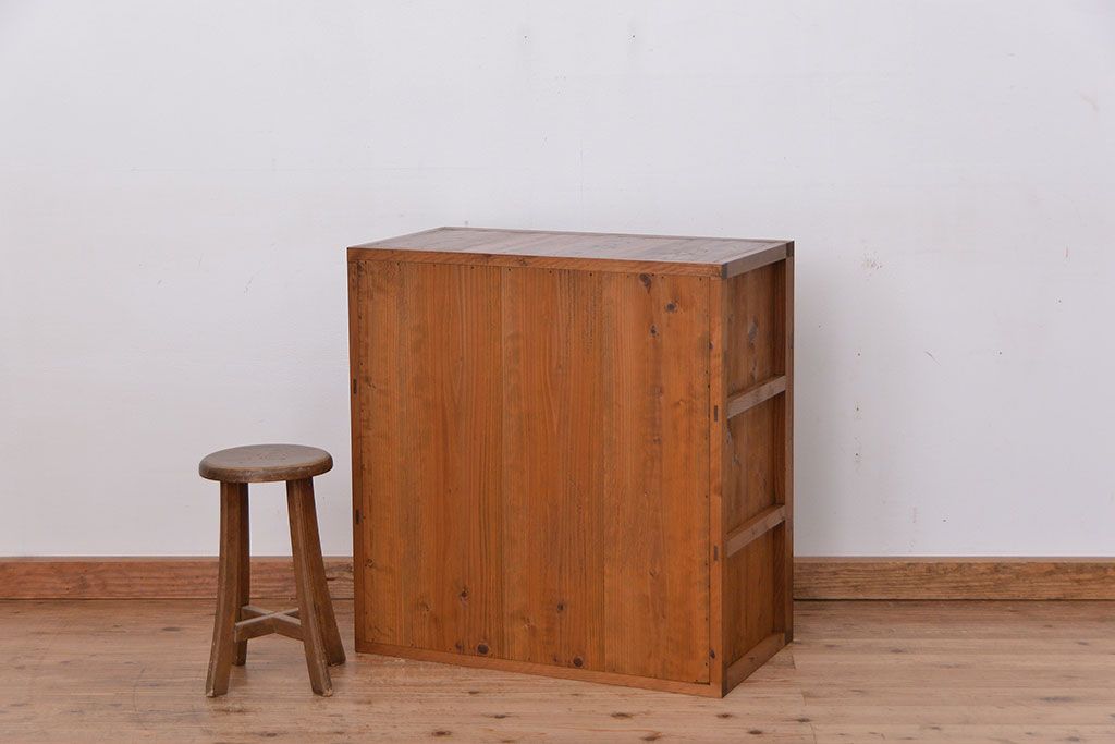 レトロ家具　昭和レトロ　前面欅材の小振りなチェスト(タンス)
