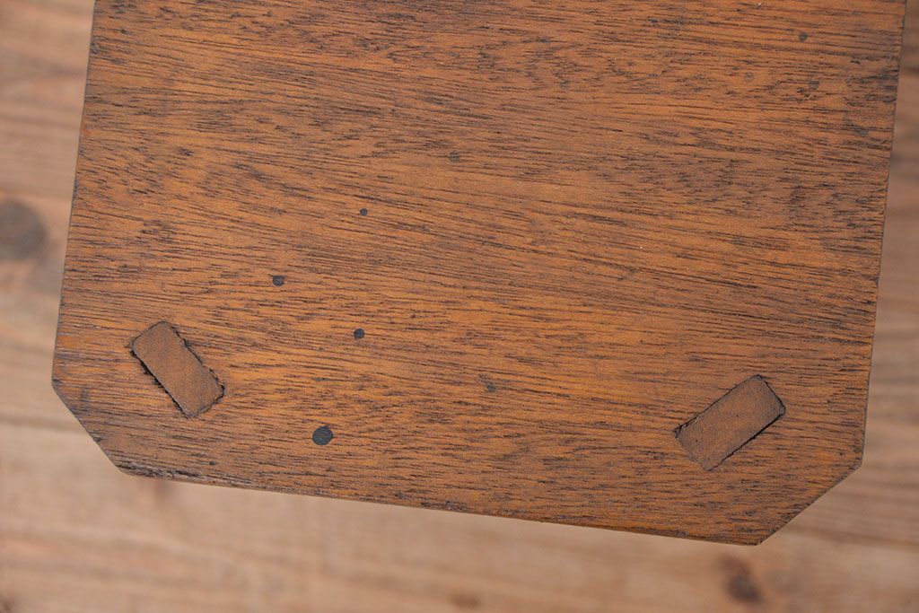 アンティーク家具　古い木のシンプルな角スツール(椅子)