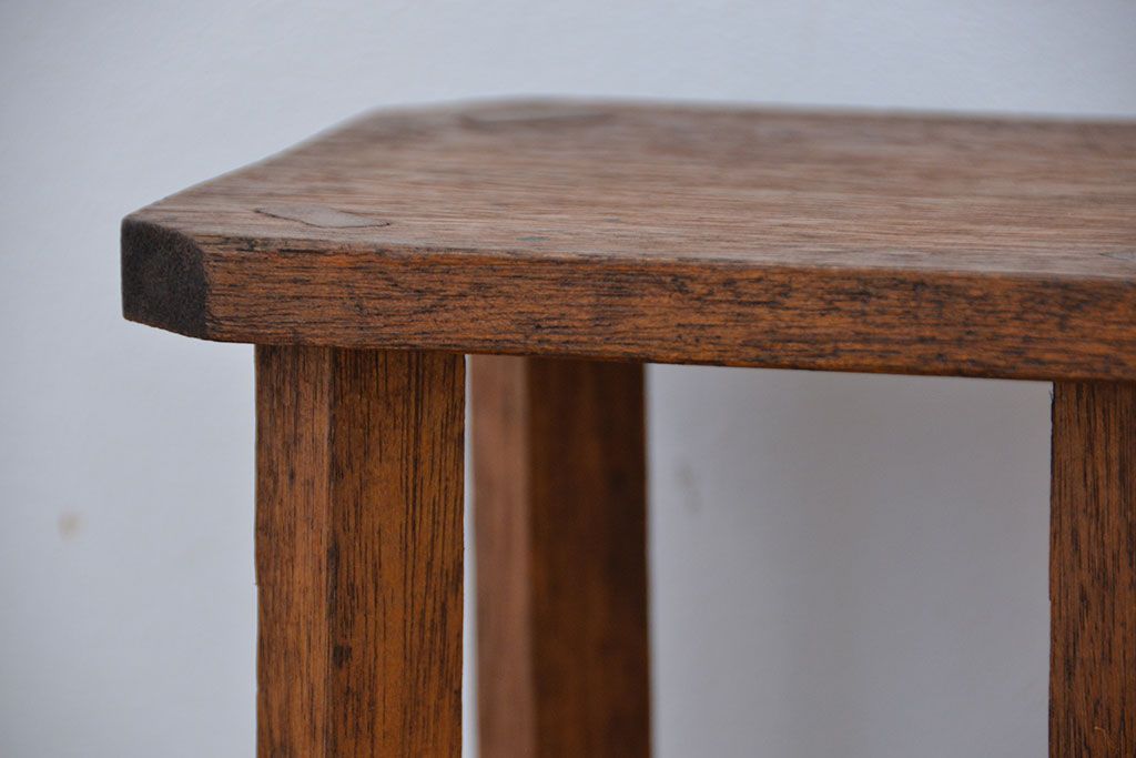 アンティーク家具　古い木のシンプルな角スツール(椅子)