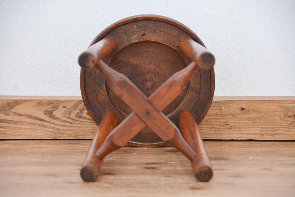 レトロ家具　昭和レトロ　可愛いデザインの丸スツール(丸椅子)