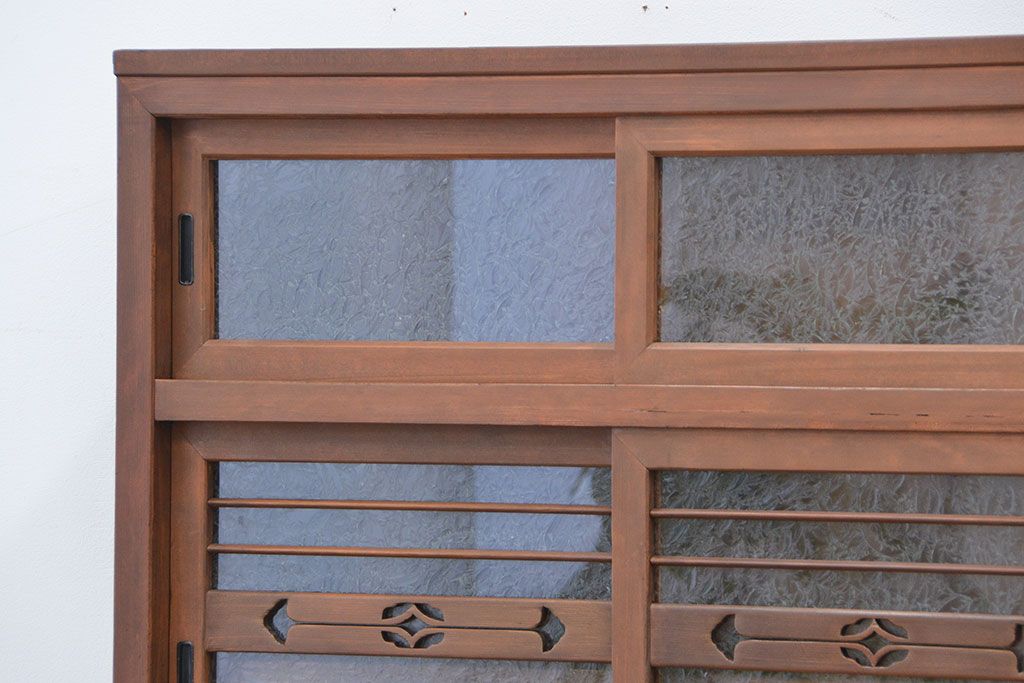 アンティーク家具　古民具・骨董 ☆結霜ガラスの上品な二段重ね水屋箪笥(食器棚、収納棚)