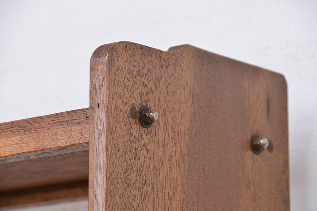 レトロ家具　昭和レトロ ★シンプルな縦型本棚(ブックシェルフ)