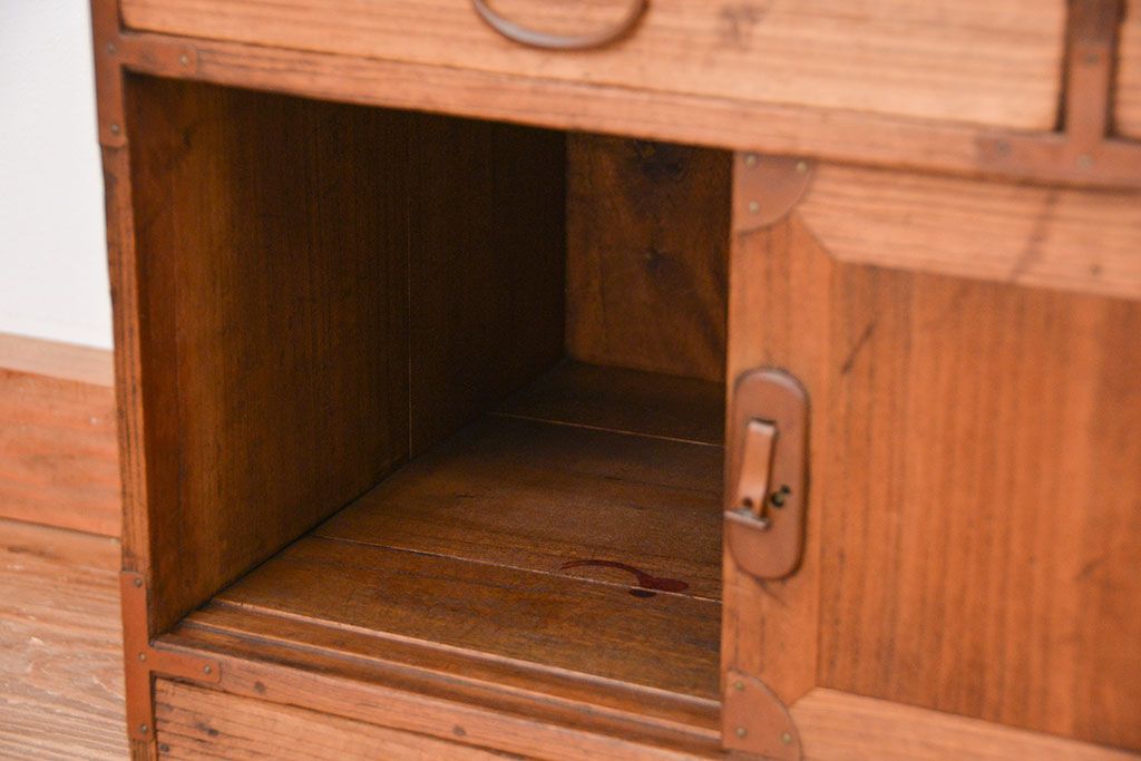 アンティーク家具　アンティーク 銅金具の小さな総桐小箪笥(小引き出し)