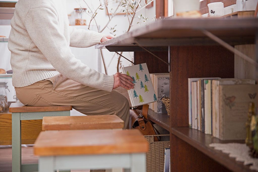アンティーク家具　アンティーク 古い木のカウンターテーブル(作業台・机・飾り棚)(2)