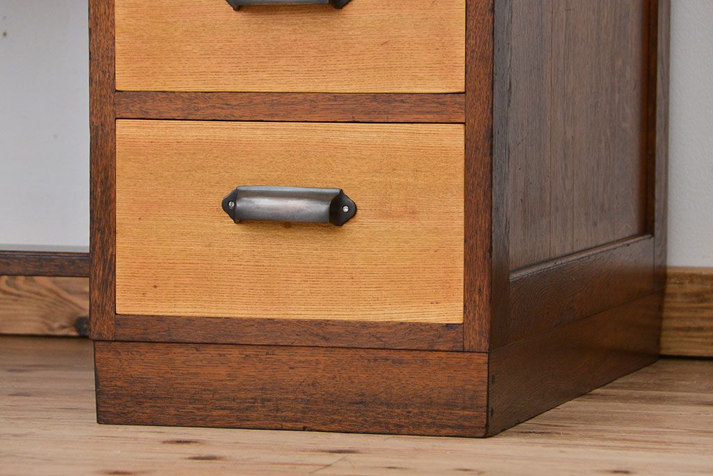 アンティーク家具　アンティーク 上品なデザインの片袖机(テーブル)
