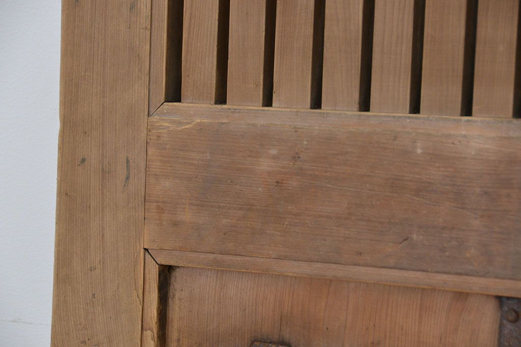 古民具・骨董 古い木味の使い込まれた蔵戸(建具、パーテーション、玄関戸)