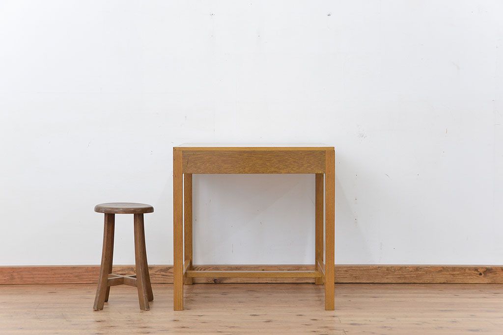 レトロ家具　昭和レトロ シンプルな角テーブル(机、作業台)