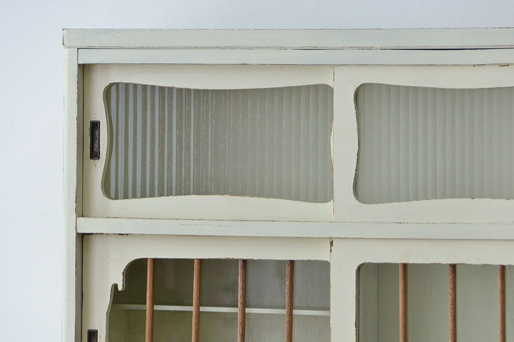 アンティーク家具　☆アンティークペイント 銀モールガラス二段重ね 食器棚(収納棚)