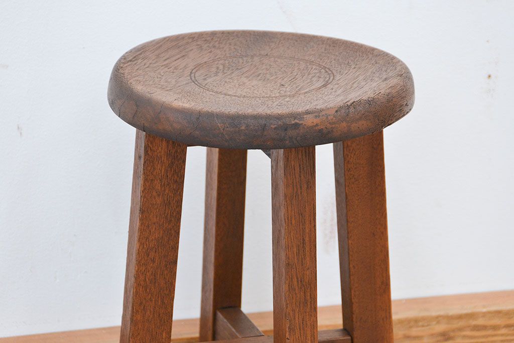 レトロ家具　昭和レトロ 古い木の素朴なスツール(丸椅子、イス)