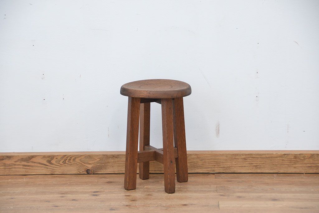 レトロ家具　昭和レトロ 古い木の素朴なスツール(丸椅子、イス)
