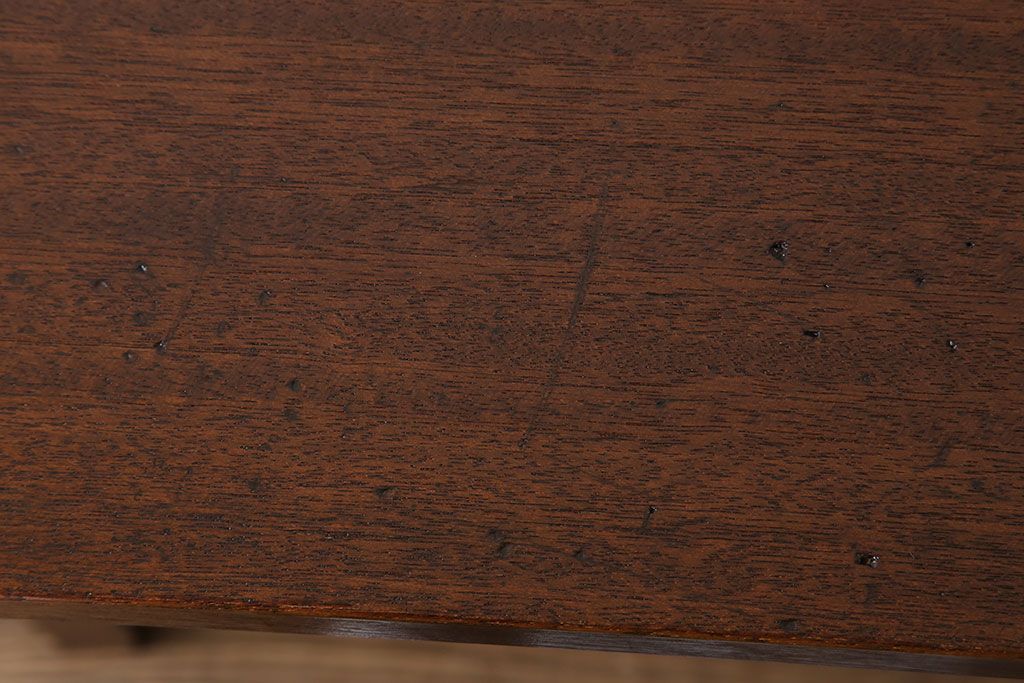 アンティーク家具　マガジンラック付き!古い木の脚付きカウンターテーブル(本棚)