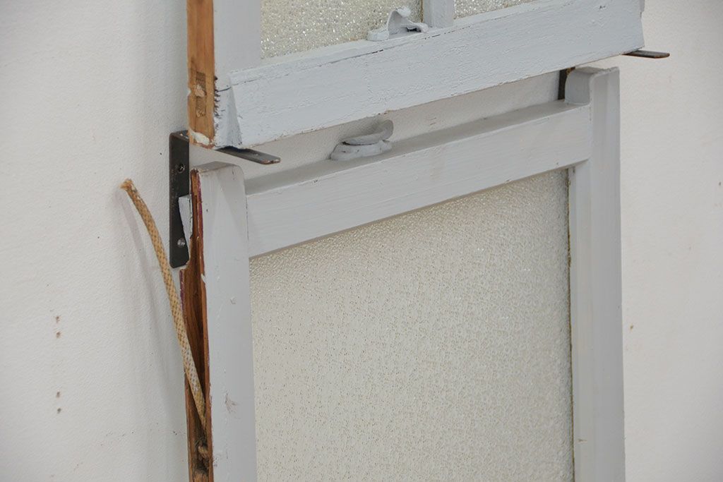 アンティーク建具　ペイント　古い洋館で使われていたダイヤガラス入りの上げ下げ窓1セット(ガラス戸)(R-012226)