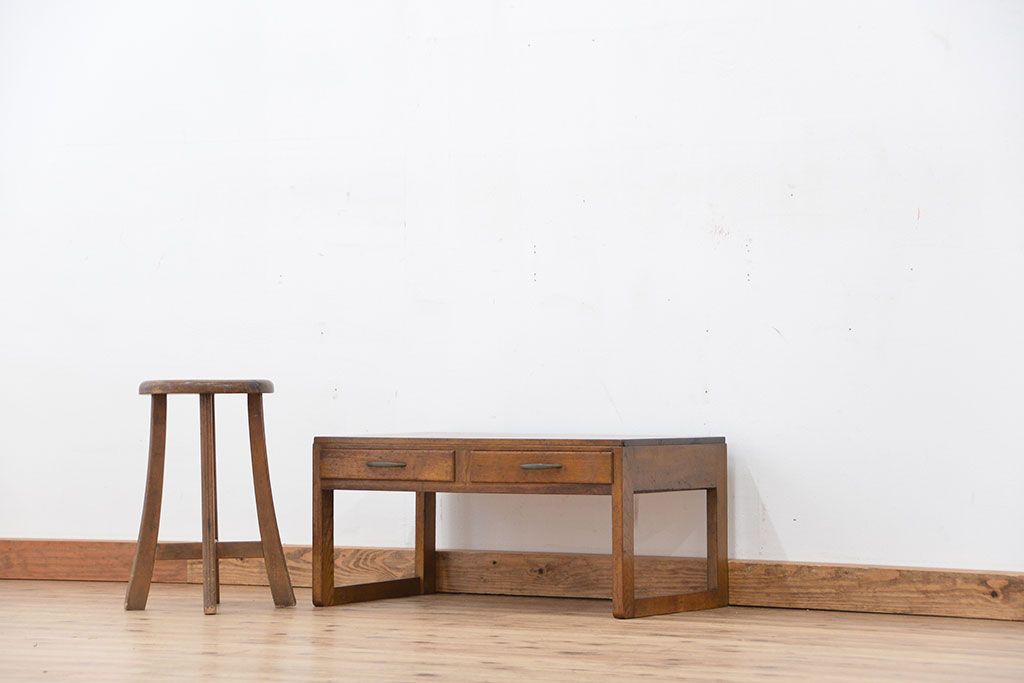 レトロ家具　昭和レトロ 古い栓材の小さな文机(テーブル)
