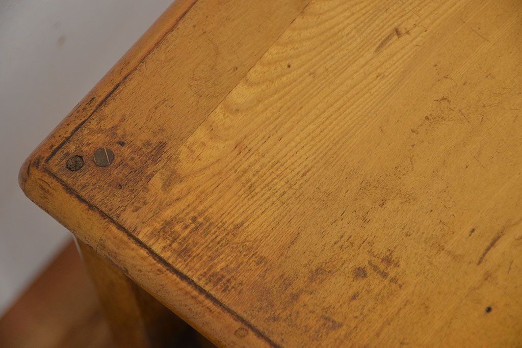 レトロ家具　昭和レトロ 古いナラ材の小振りなサイドテーブル