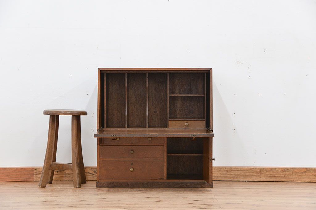 アンティーク家具　アンティーク 1950〜60年頃 上品で小振りなライティングビューロー