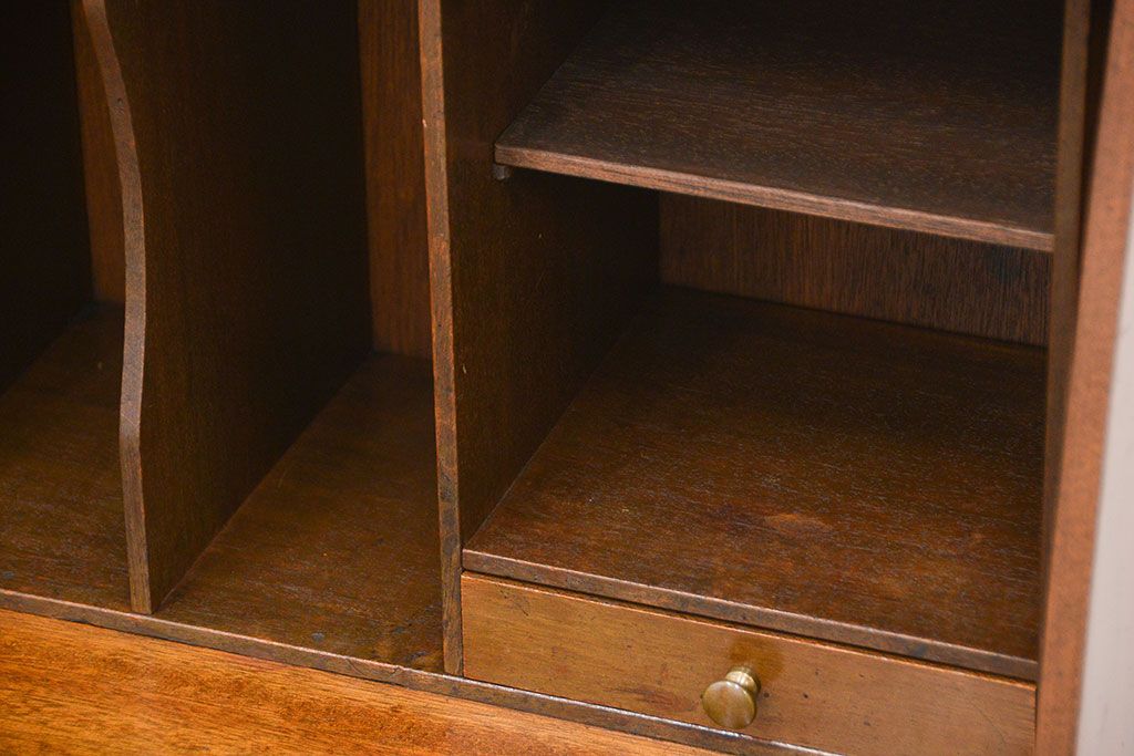 アンティーク家具　アンティーク 1950〜60年頃 上品で小振りなライティングビューロー