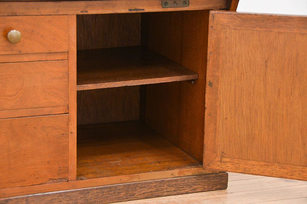 アンティーク家具　アンティーク 1950〜60年頃 上品で小振りなライティングビューロー