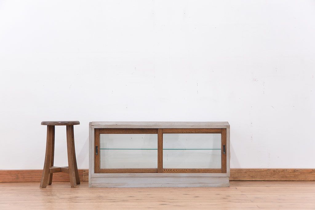 レトロ家具　昭和レトロ アンティークペイント　ロータイプガラスケース(ショーケース)