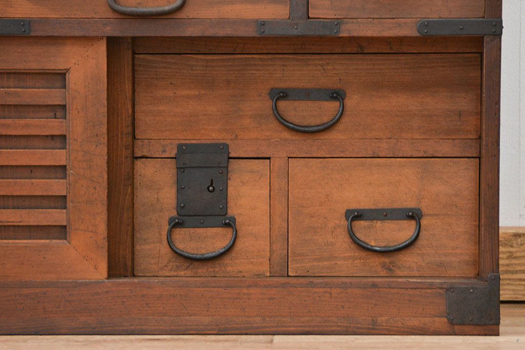 アンティーク家具　古民具・骨董 スッキリとした関西帳場箪笥(時代箪笥)