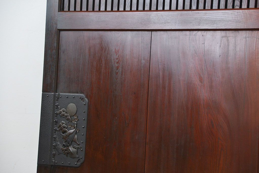 古民具・骨董 総欅金具の立派な格子蔵戸(玄関戸)
