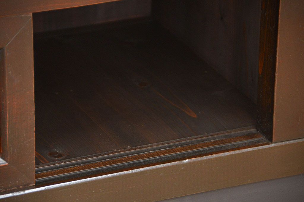 アンティーク家具　古民具・骨董 鉄脚付きの使い込まれた四尺水屋箪笥(1)(食器棚、収納棚)