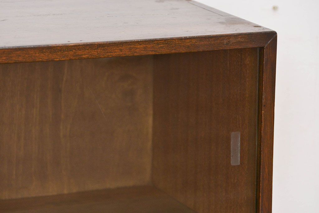 レトロ家具　昭和レトロ ガラス引き戸の本箱(収納棚)