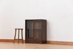 アンティーク家具　アンティーク 引き出し付き!小振りな収納棚(飾り棚)