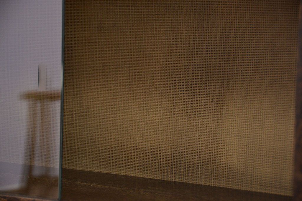 レトロ家具　昭和レトロ ガラス引き戸付きのレトロな本棚(飾り棚、収納棚)