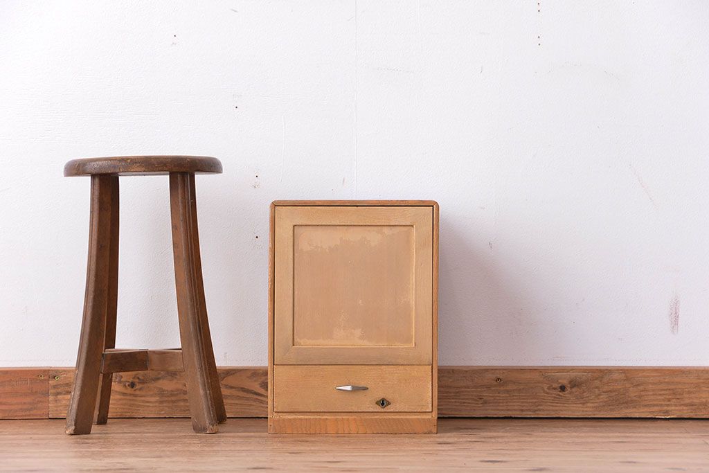 レトロ家具　昭和レトロ　ネームプレート付き!木製シャッター付きのアンティーク小引き出し