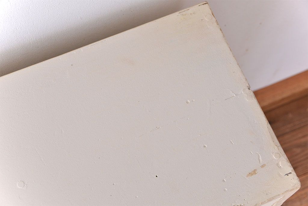 アンティーク家具　木味の扉付きアンティークペイントマス目棚(1)(本棚、収納棚、升目棚、飾り棚)