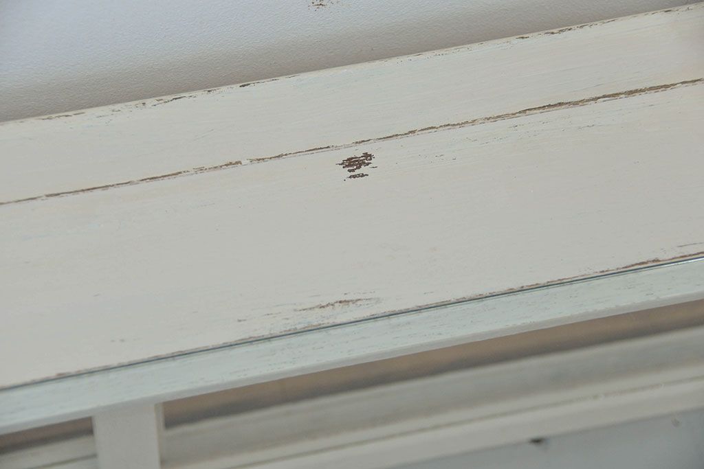 アンティーク家具　珍しいデザインの横長平置きアンティークペイントガラスケース(ショーケース)