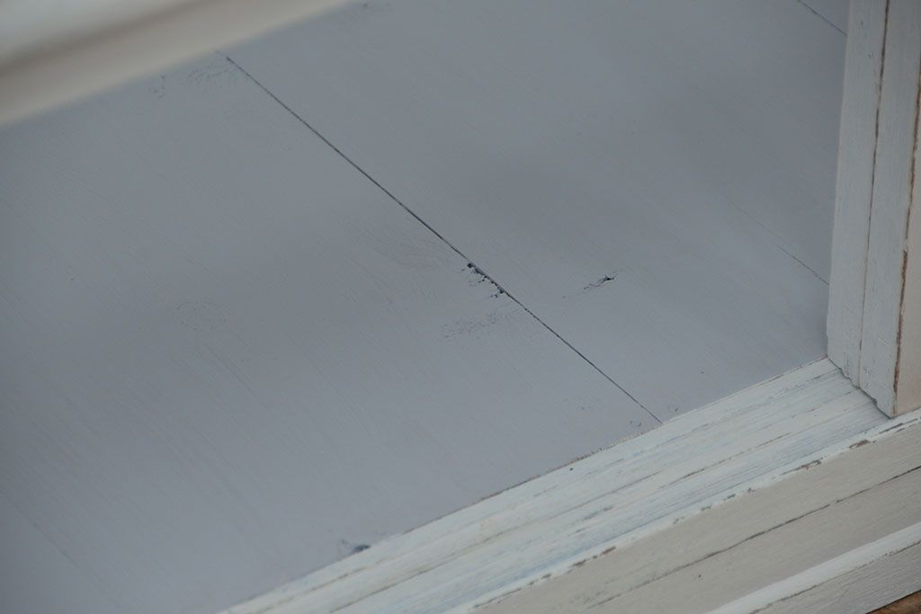 アンティーク家具　珍しいデザインの横長平置きアンティークペイントガラスケース(ショーケース)