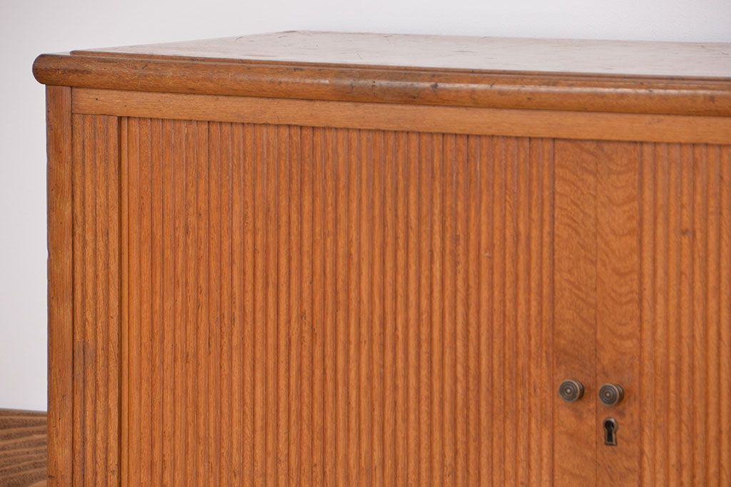 アンティーク家具　アンティーク 古いナラ材の上質なシャッターローボード(蛇腹、本立て、小引き出し、収納棚)