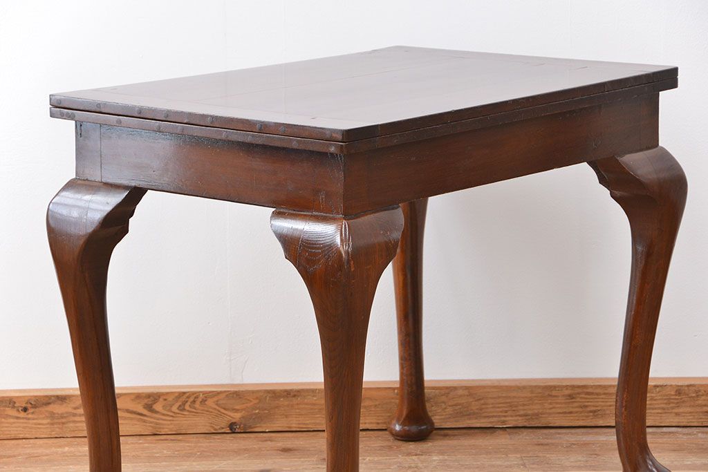 アンティーク家具　イギリスアンティーク 1920年頃　かわいいデザインのエクステンションテーブル