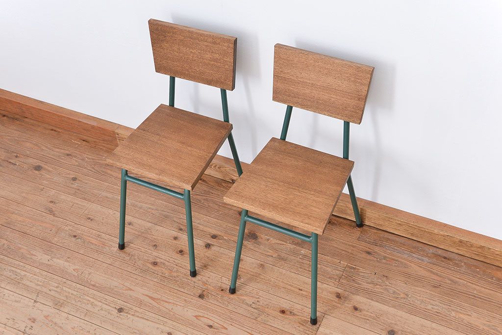 レトロ家具　昭和レトロ 古い鉄脚のかわいいペイントチェア2脚セット(1)(イス、椅子)