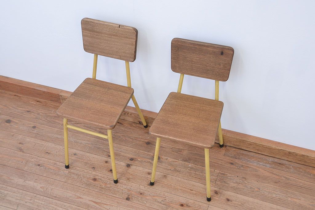 レトロ家具　昭和レトロ 古い鉄脚のかわいいペイントチェア2脚セット(2)(イス、椅子)