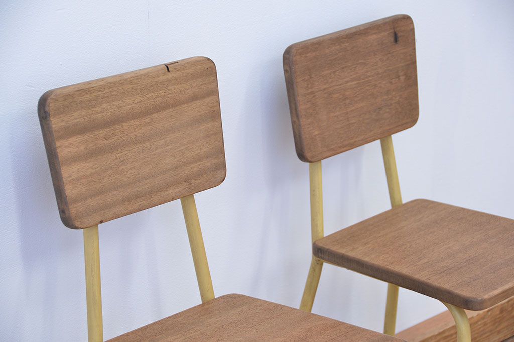 レトロ家具　昭和レトロ 古い鉄脚のかわいいペイントチェア2脚セット(2)(イス、椅子)