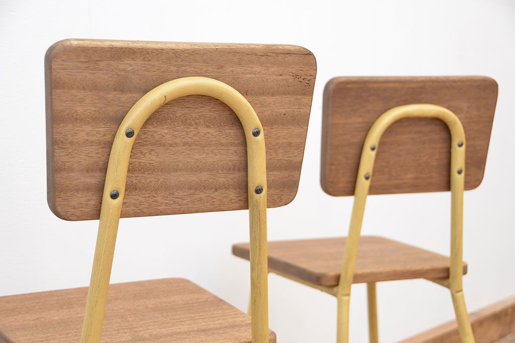 レトロ家具　昭和レトロ 古い鉄脚のかわいいペイントチェア2脚セット(2)(イス、椅子)