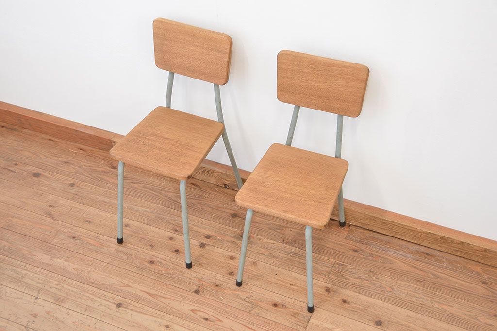 レトロ家具　昭和レトロ 古い鉄脚のかわいいペイントチェア2脚セット(3)(イス、椅子)