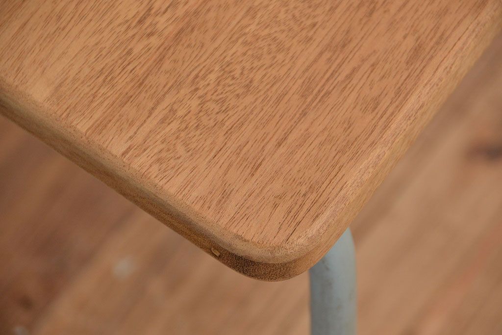レトロ家具　昭和レトロ 古い鉄脚のかわいいペイントチェア2脚セット(3)(イス、椅子)