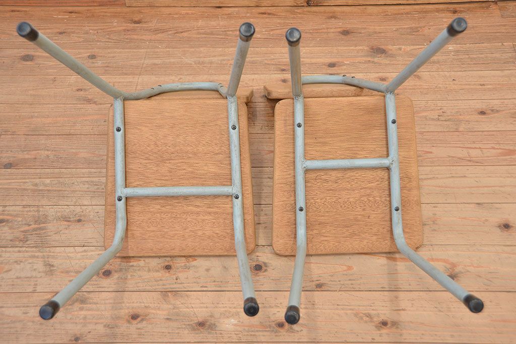 レトロ家具　昭和レトロ 古い鉄脚のかわいいペイントチェア2脚セット(3)(イス、椅子)